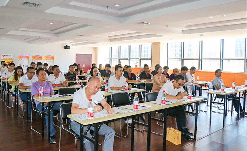 熱烈祝賀正?！吨圃煨推髽I(yè)生產(chǎn)運(yùn)作管理》專(zhuān)題公益講座在溫州成功舉辦