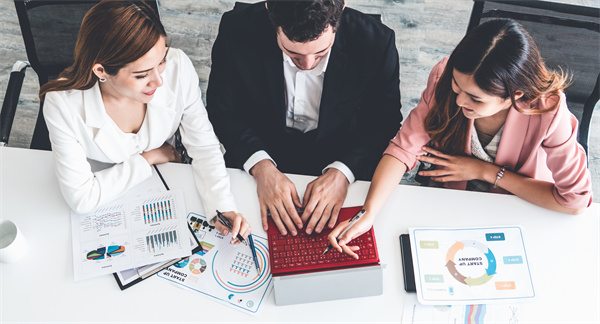 管理咨詢：制造業(yè)全球化背景下的國際市場(chǎng)競(jìng)爭(zhēng)分析