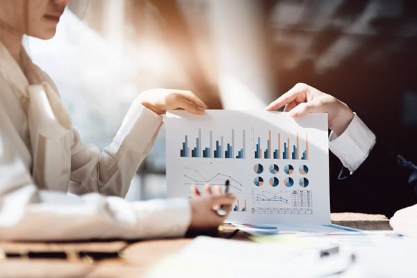 調(diào)整年度經(jīng)營計(jì)劃：靈活應(yīng)對(duì)市場(chǎng)變化