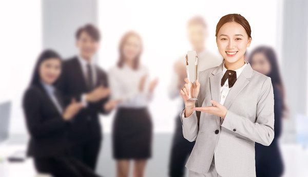 深入了解行業(yè)趨勢，優(yōu)化企業(yè)戰(zhàn)略決策