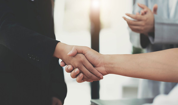 集團如何建立和維護與戰(zhàn)略合作伙伴的關(guān)系？