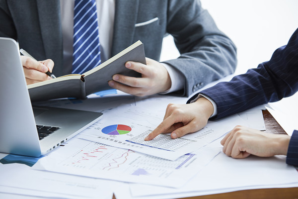 及時(shí)調(diào)整：根據(jù)反饋和評(píng)估，及時(shí)優(yōu)化戰(zhàn)略