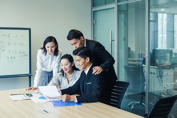 績效管理：應(yīng)對變革挑戰(zhàn)，推動組織變革成功