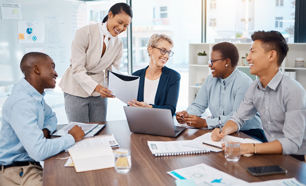 多元化與包容性：構(gòu)建多元人才隊伍，推動組織創(chuàng)新