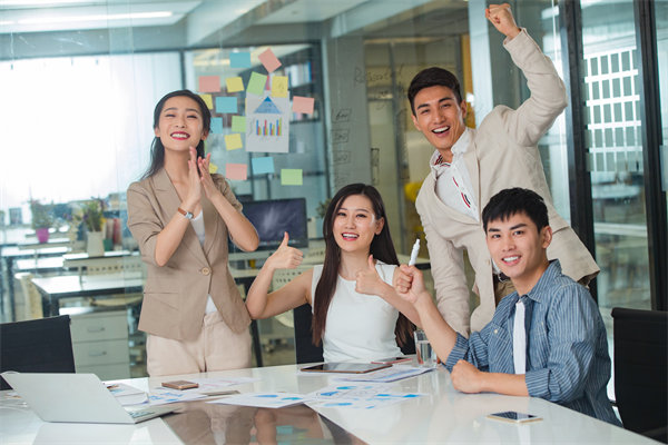 社會(huì)責(zé)任與績(jī)效管理：承擔(dān)社會(huì)責(zé)任，提升企業(yè)形象