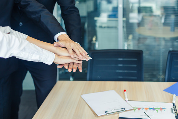 遠(yuǎn)程團(tuán)隊(duì)的績(jī)效管理：應(yīng)對(duì)遠(yuǎn)程挑戰(zhàn)，保持高效協(xié)作