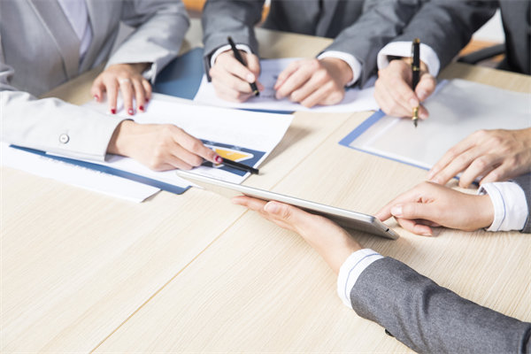 要實(shí)現(xiàn)公司發(fā)展目標(biāo)，組織變革應(yīng)該注意解決什么問題？