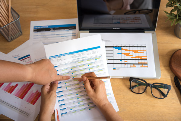 分析順利開展績效管理工作的前提條件有哪些？