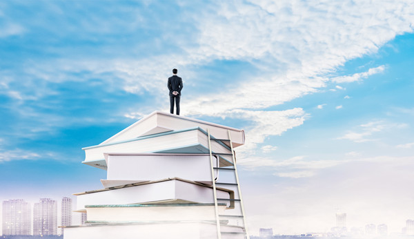 年度經(jīng)營(yíng)計(jì)劃中如何平衡短期收益與長(zhǎng)期戰(zhàn)略投資？