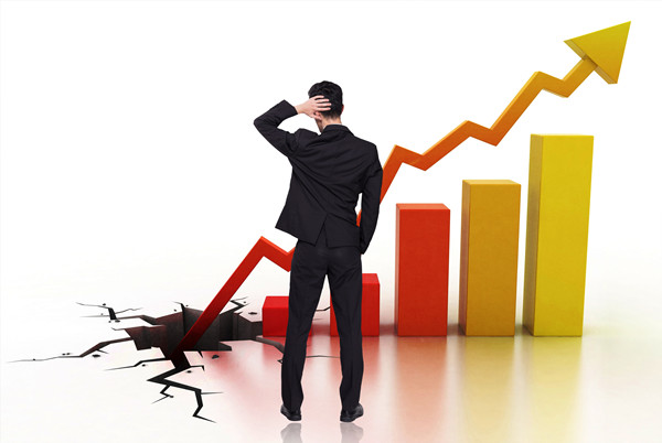 員工績(jī)效不佳時(shí)，應(yīng)采取哪些策略進(jìn)行干預(yù)與提升？