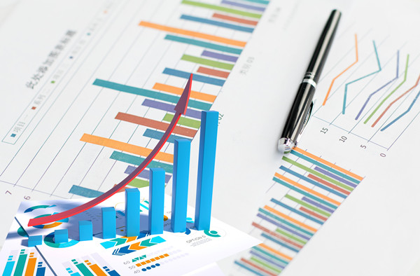 競爭對手動態(tài)如何影響我們的年度經營策略布局？