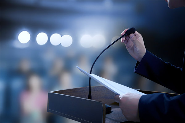 績(jī)效管理中，如何有效反饋以促進(jìn)員工持續(xù)改進(jìn)與成長(zhǎng)？