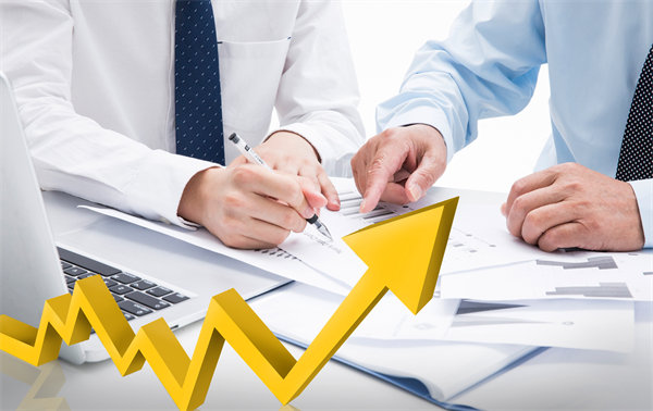 面對(duì)團(tuán)隊(duì)多樣性，如何制定個(gè)性化的績(jī)效提升計(jì)劃？