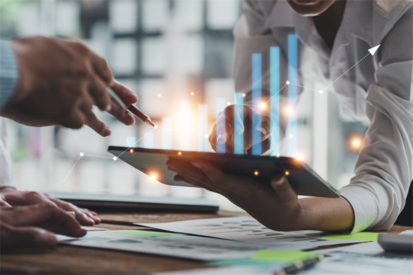 年度經(jīng)營計(jì)劃中，如何強(qiáng)化成本控制與提升運(yùn)營效率？