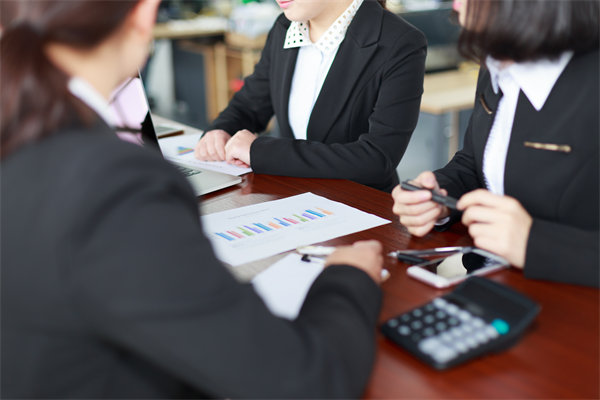 薪酬績(jī)效管理中的溝通障礙如何克服，增強(qiáng)員工信任感？