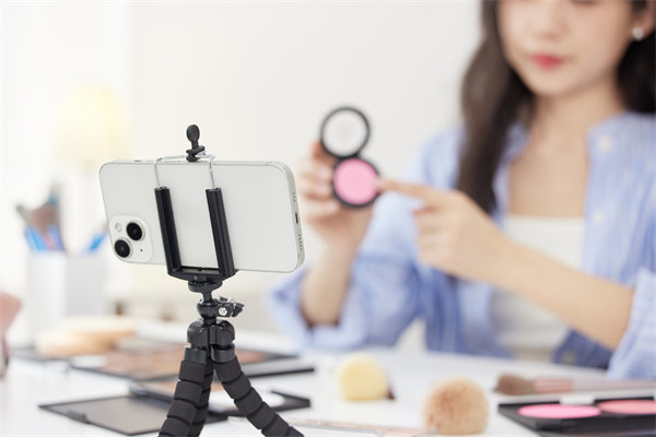 社交媒體營(yíng)銷(xiāo)中，情感共鳴如何轉(zhuǎn)化為銷(xiāo)售力？