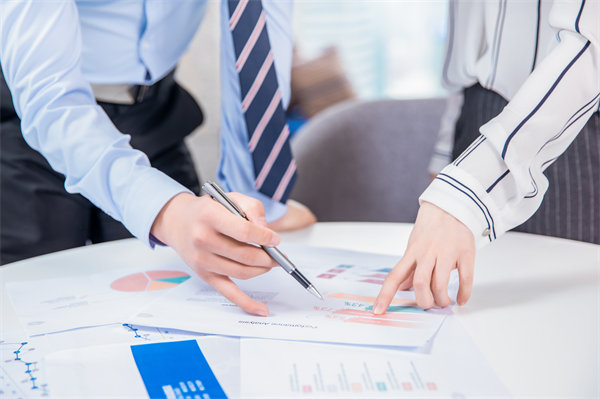 績效反饋如何有效溝通，避免誤解并激發(fā)員工潛能？