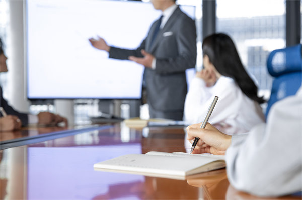 集團(tuán)內(nèi)部溝通機(jī)制如何優(yōu)化，促進(jìn)信息暢通？