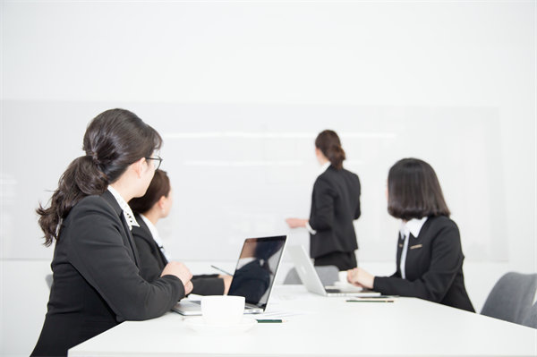 成本削減與效益增長，咨詢?nèi)绾握业阶罴哑胶恻c？