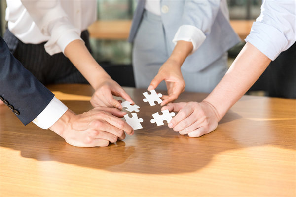 如何構(gòu)建全面的預(yù)算監(jiān)控體系，及時(shí)發(fā)現(xiàn)并糾正偏差？