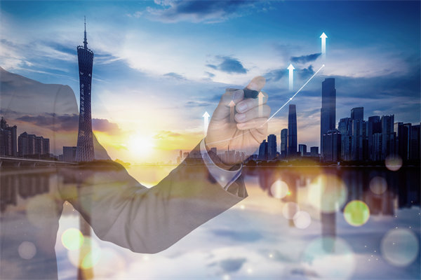 在薪酬體系設計時，應如何考慮行業(yè)標準和市場變化？