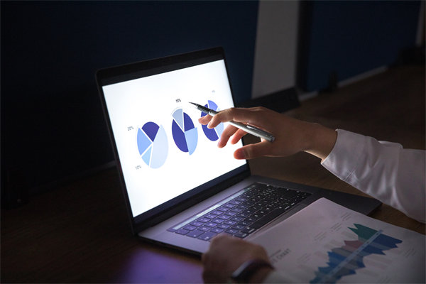 00后吐槽公司無效加班被開除，企業(yè)戰(zhàn)略有何感悟？