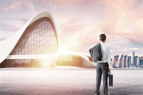 面對人才流失問題，企業(yè)應如何改進人力資源策略？