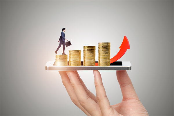 在薪酬體系構建時，如何確保公平性，同時滿足員工期望？