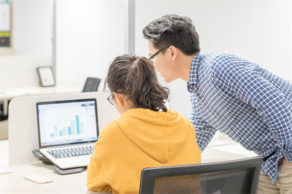 女子漏接電話被市監(jiān)所工作人員辱罵，人力資源管理有何感悟？