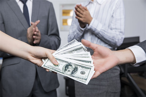 薪酬優(yōu)化時，如何評估員工貢獻與崗位價值？