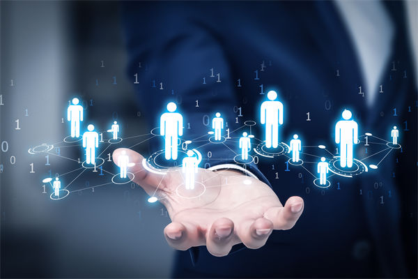 面對(duì)市場(chǎng)快速變化，組織規(guī)劃如何保持靈活性與前瞻性？