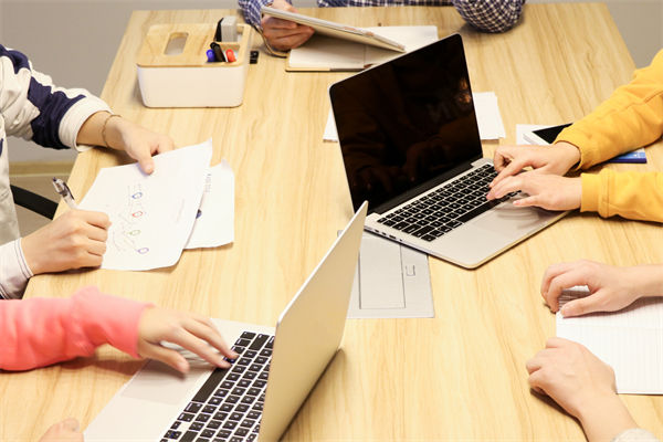 在員工培訓(xùn)上，企業(yè)應(yīng)如何投入，以獲得最大回報(bào)？