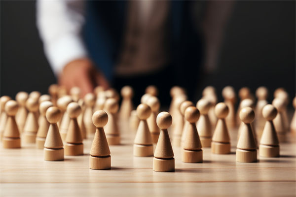 資源分配時，組織規(guī)劃如何平衡各部門需求與整體目標(biāo)？