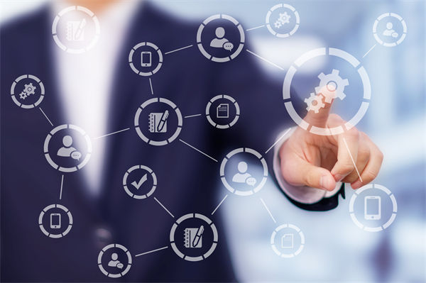 集團管控過程中，如何確保信息的準確傳遞與共享？