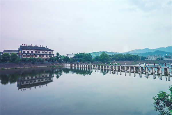 溫州戰(zhàn)略咨詢公司如何助力企業(yè)精準(zhǔn)定位市場(chǎng)？