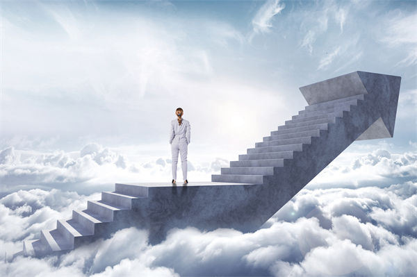 在年度經(jīng)營計劃中，如何設(shè)定既實際又挑戰(zhàn)性的目標(biāo)？