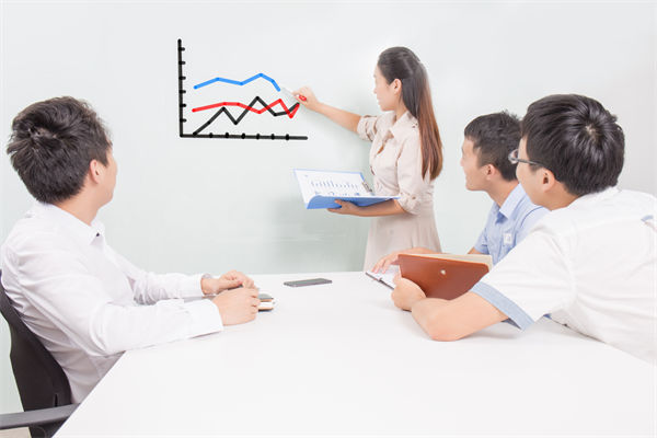 績效咨詢過程中，如何確保咨詢方案的落地實(shí)施？