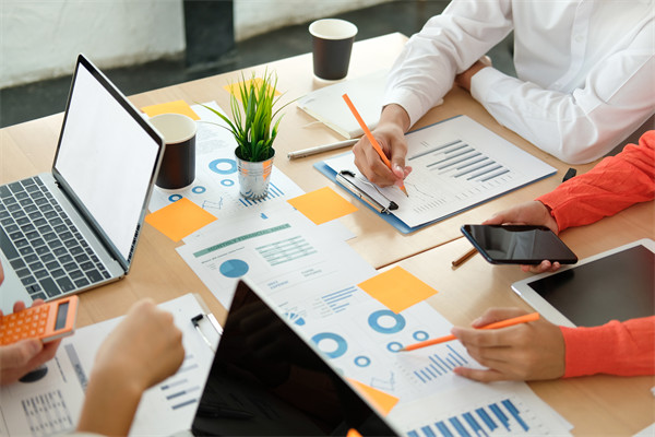 薪酬體系混亂員工怨聲載道，薪酬咨詢?nèi)绾螕軄y反正？