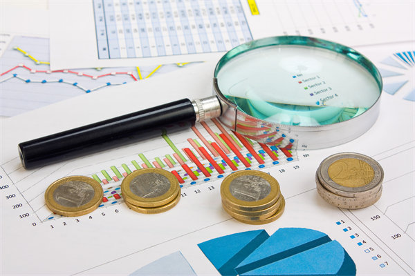 預(yù)算編制時(shí)，如何平衡長(zhǎng)期規(guī)劃與短期資金需求？