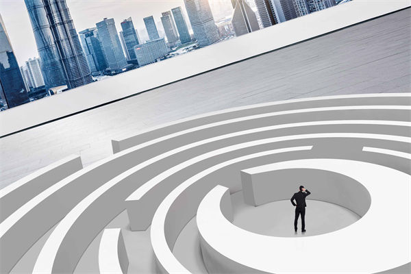 企業(yè)深陷困境，管理咨詢?nèi)绾我岳做侄未蚱瓢l(fā)展僵局？