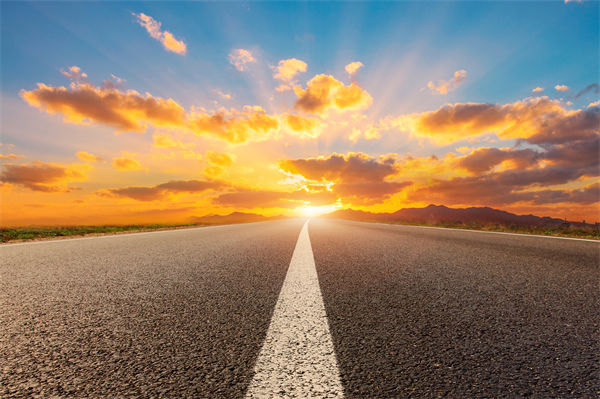 兩會(huì)熱議破解企業(yè)“生長痛”，對(duì)企業(yè)戰(zhàn)略管理有何啟示？