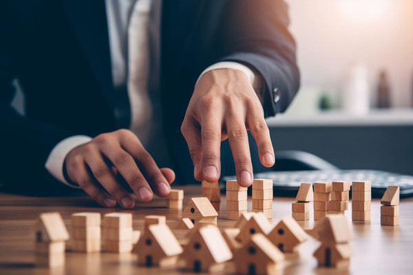 面對(duì)復(fù)雜市場(chǎng)環(huán)境，集團(tuán)管控咨詢(xún)?nèi)绾未_保企業(yè)穩(wěn)健前行？