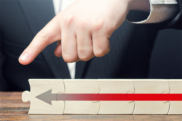 戰(zhàn)略執(zhí)行層層衰減，集團(tuán)管控如何確保目標(biāo)精準(zhǔn)落地？