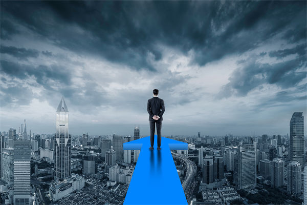 面對(duì)不確定性環(huán)境，企業(yè)如何制定靈活的戰(zhàn)略應(yīng)對(duì)方案？