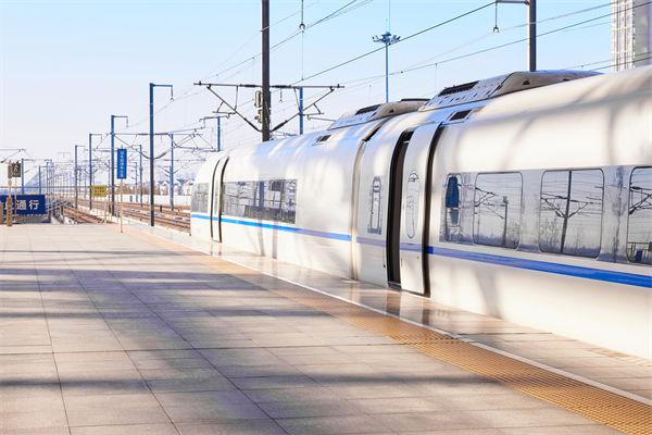 美國為什么沒有中國那樣的高鐵？是哪些方面限制了？