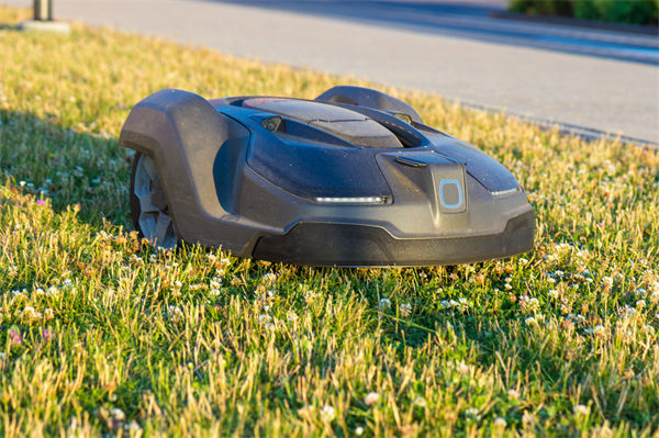 國產(chǎn)割草機器人走俏海外，企業(yè)數(shù)字化有何啟示？