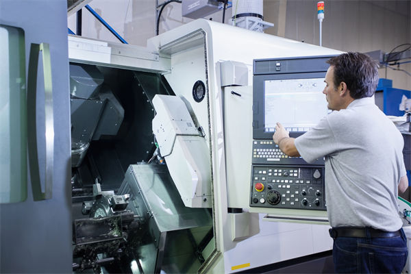 精益管理在提升產品質量方面有哪些具體策略和方法？