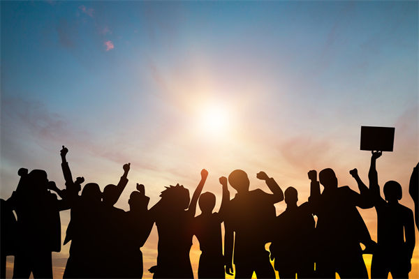 多家公司通知帶薪放假看閱兵，績(jī)效管理有何啟示？