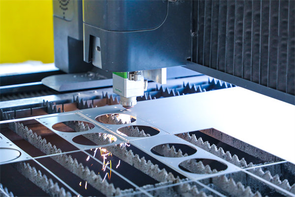 制造業(yè)管理咨詢公司，如何幫助企業(yè)應對市場波動？