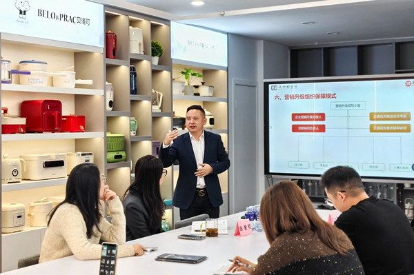 正睿營(yíng)銷事業(yè)部總經(jīng)理李國(guó)平老師致辭